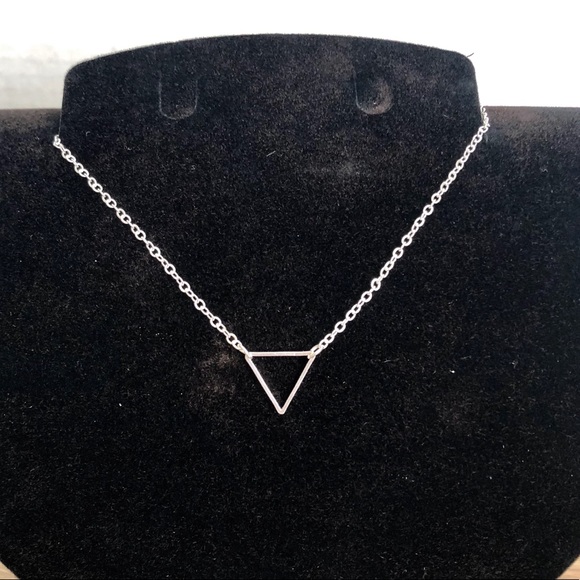 🎄4 for $23 triangle dainty necklace - Picture 4 of 6